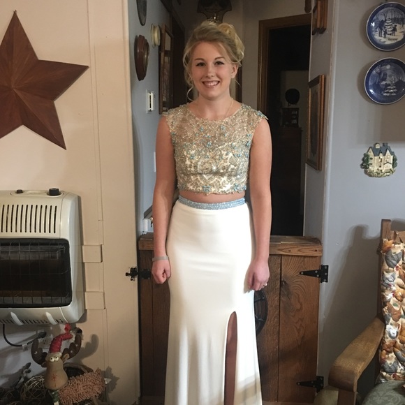 Prom dress - Picture 2 of 3